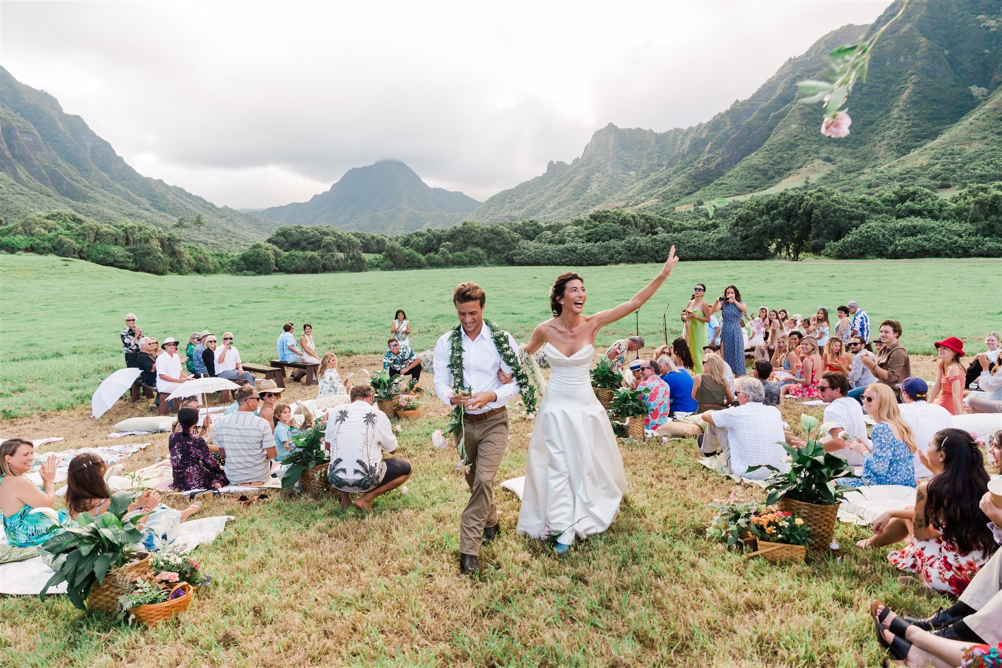 what-to-wear-to-an-outdoor-wedding-in-hawaii-foliar-garden