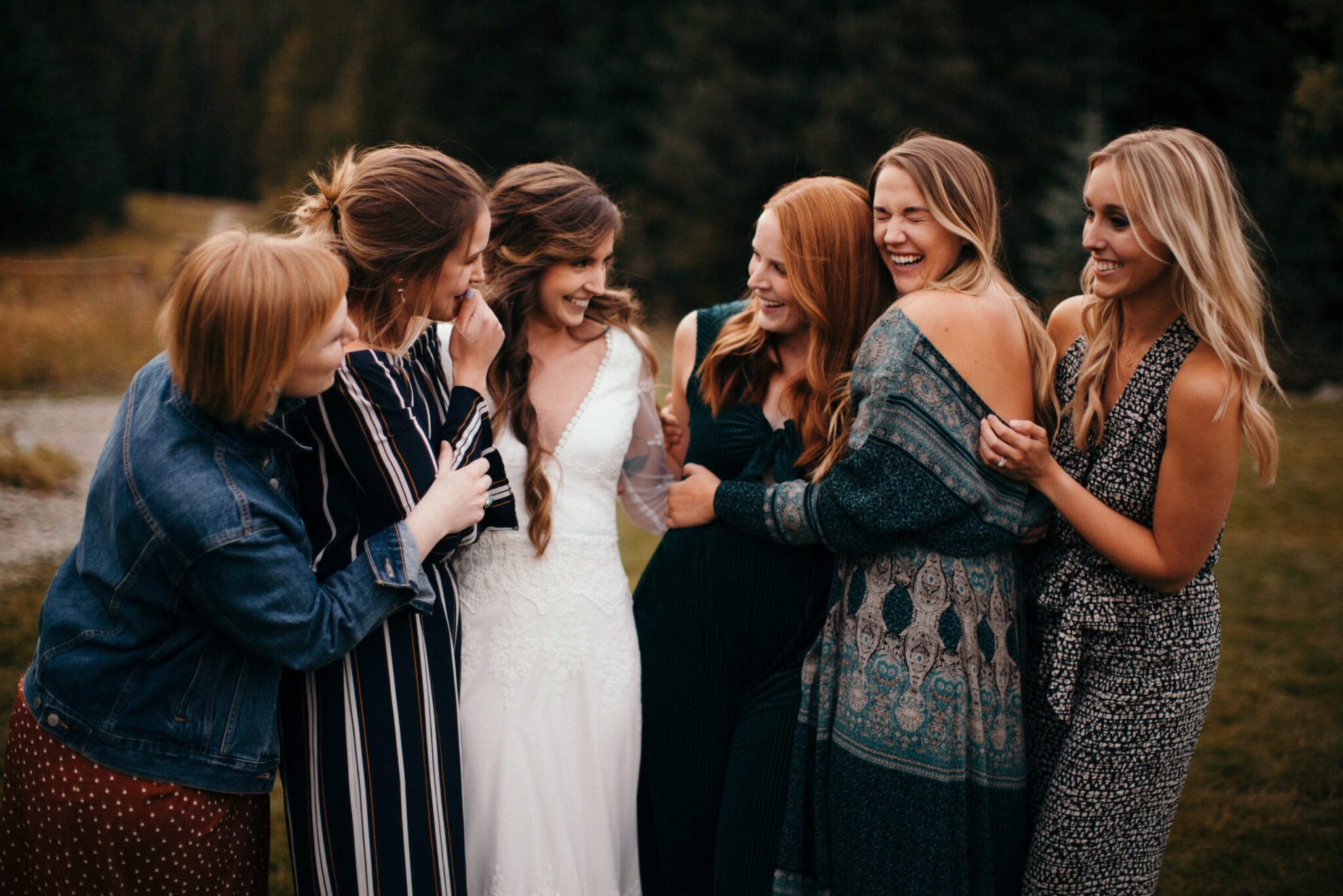 what-to-wear-to-an-outdoor-wedding-in-the-mountains-foliar-garden